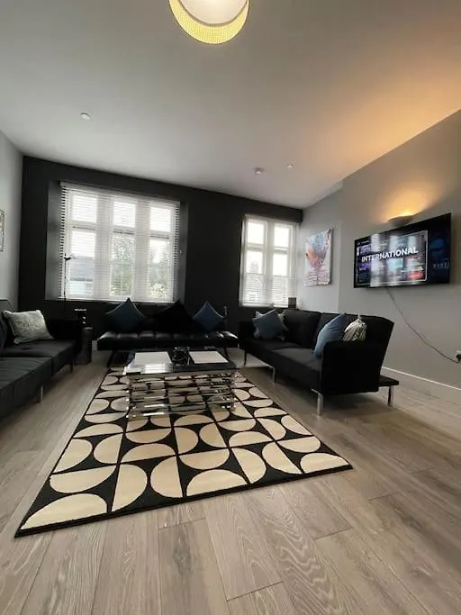 Luxury 2 Bed City Centre Duplex With High Ceilings كارديف