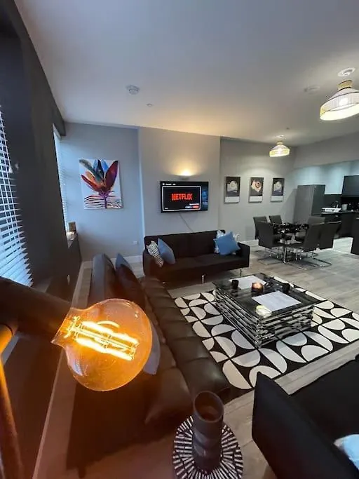 Luxury 2 Bed City Centre Duplex With High Ceilings كارديف